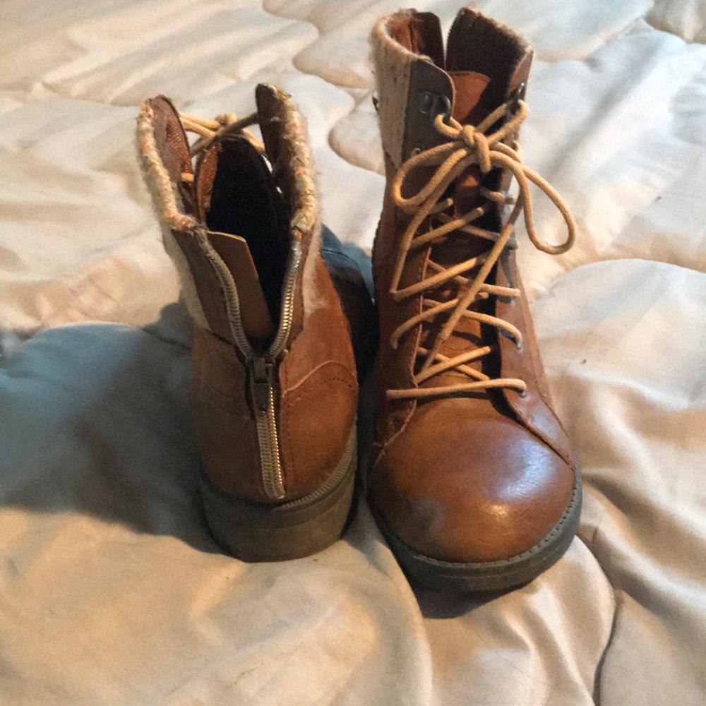 Boots - Picture 3 of 4
